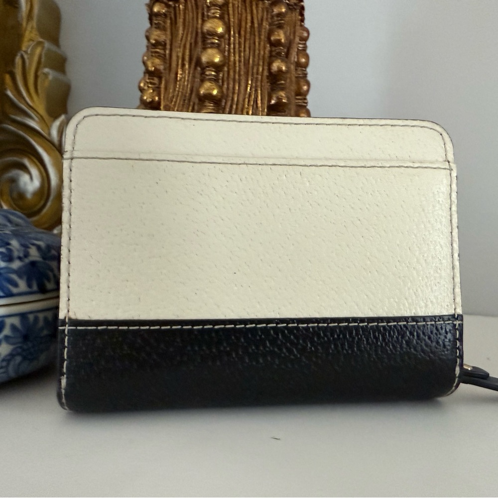 Kate Spade Wallet - Picture 2 of 15